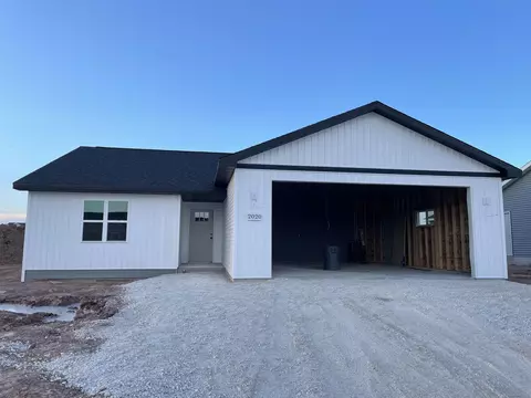 2020 White Dove Ln, Kaukauna, WI 54130