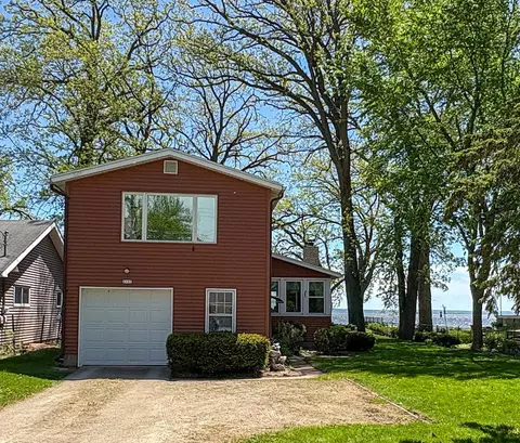 2123 N Point Comfort Rd, Oshkosh, WI 54902
