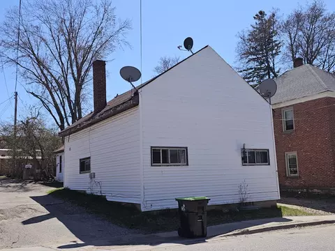 411 5th St, Iron Mountain, MI 49801