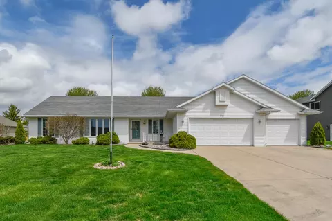 2761 Blue Spruce Dr, Green Bay, WI 54311