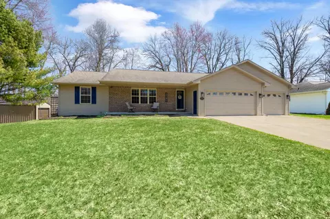 421 Ironwood Ct, Oconto, WI 54153