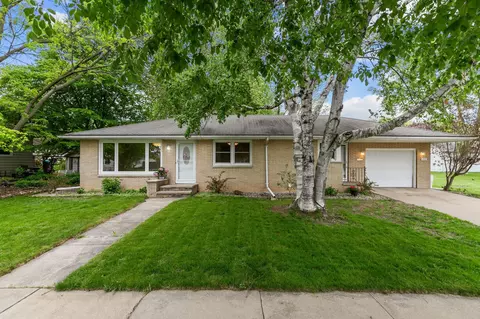 412 E Lincoln Ave, Little Chute, WI 54140