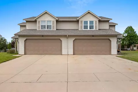 2807 Aquarius Rd, Green Bay, WI 54311