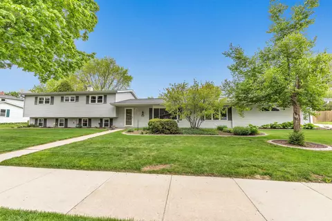 2044 E Vista Cir, De Pere, WI 54115