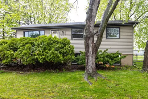 1208 E Layton Ave, Appleton, WI 54915 photo 2