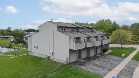 1017 Greenwood Ct, Oshkosh, WI 54901