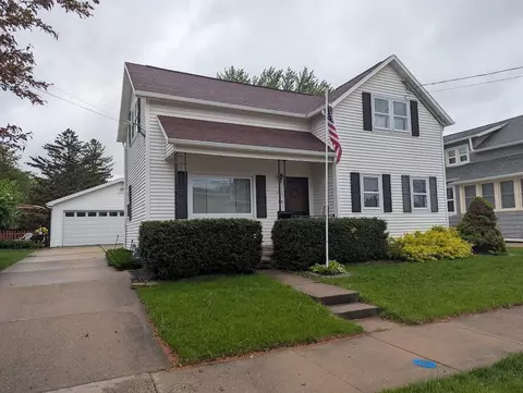 751 W 10th Ave, Oshkosh, WI 54902