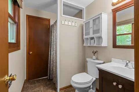 Bath - 3512 Crestview Dr, Appleton, WI 54915 photo 2 of 2