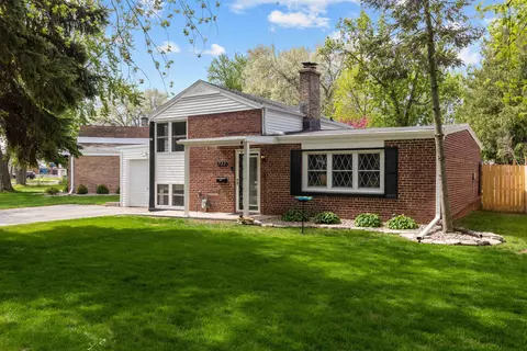 733 Carver Ln, Menasha, WI 54952