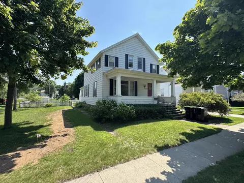 1505 14th Ave, Menominee, MI 49858