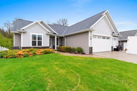 1347 Lear Ln, De Pere, WI 54115