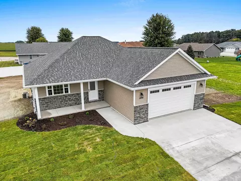 1212 Northwood Dr, Seymour, WI 54165