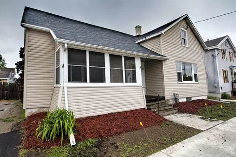 452 W 7th Ave, Oshkosh, WI 54902
