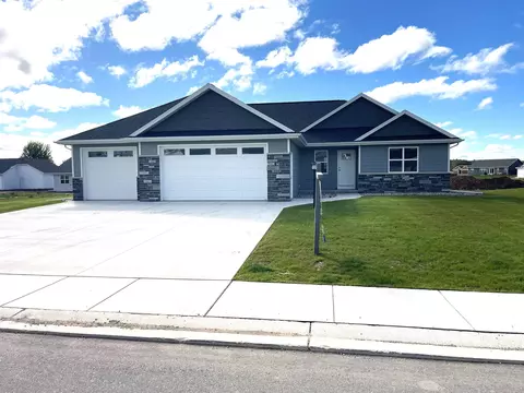 563 Emerald Isle Ct, Wrightstown, WI 54180