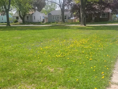 1203 Gross Ave, Green Bay, WI 54304