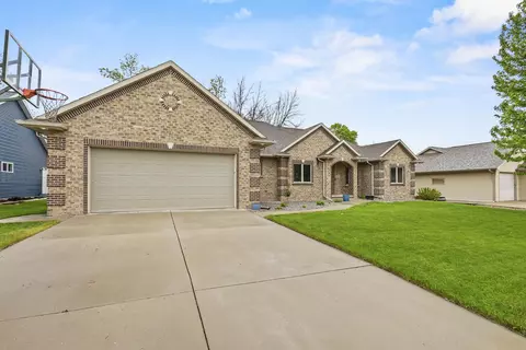 216 Deforest Dr, Kaukauna, WI 54130