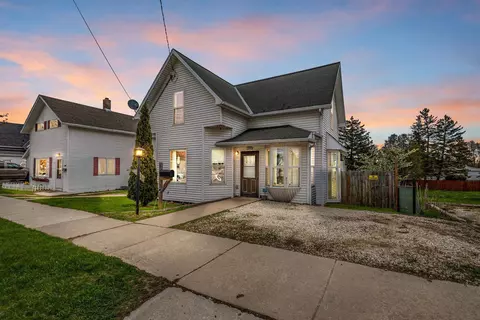 254 Mill St, Algoma, WI 54201