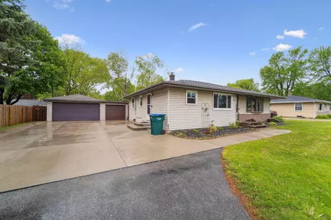 Exterior - 1523 N Lynndale Dr, Appleton, WI 54914 photo 2 of 6