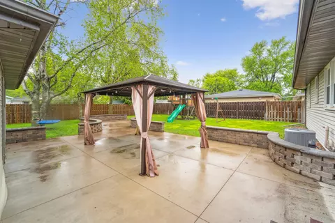 Exterior - 1523 N Lynndale Dr, Appleton, WI 54914 photo 3 of 6