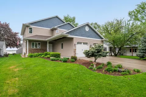 3650 Shangri La Point Rd, Oshkosh, WI 54904