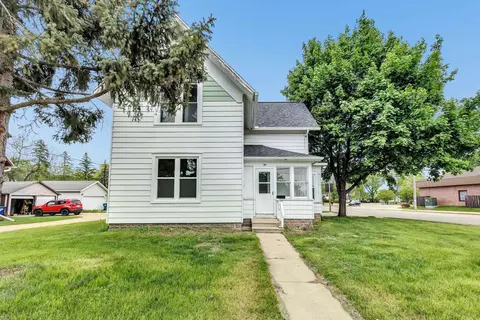 60 Brix St, Clintonville, WI 54929