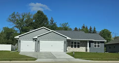 1203 Crescent Hl, Green Bay, WI 54313