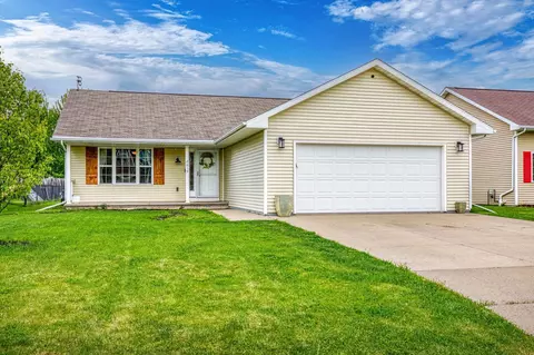 2619 Grassy Ln, Neenah, WI 54956