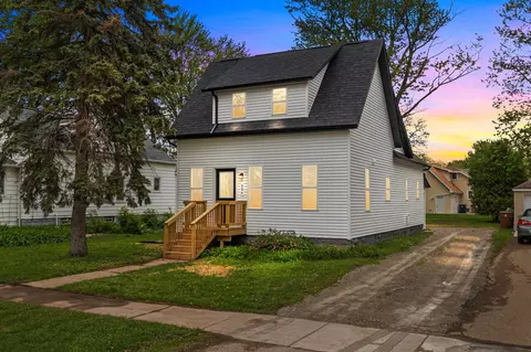 394 Naymut St, Menasha, WI 54952