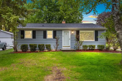 823 Sunny Ln, Green Bay, WI 54304