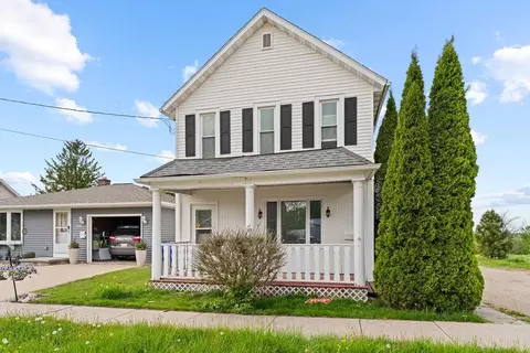 712 E 9th St, Kaukauna, WI 54130