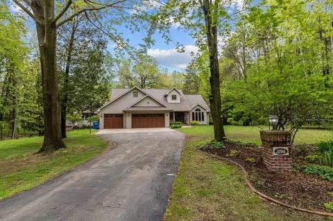 3196 Hidden Pond Rd, Green Bay, WI 54313