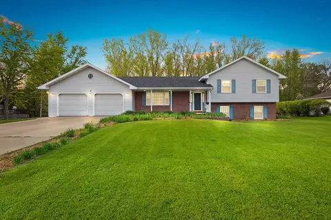 1394 Wellington Dr, Suamico, WI 54173