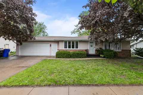 2112 E John St, Appleton, WI 54915