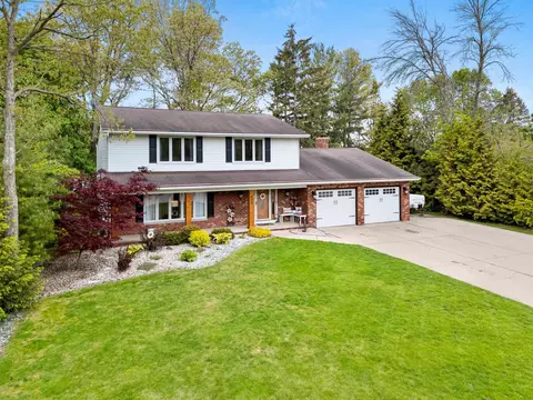400 E Le Capitaine Cir, Green Bay, WI 54302