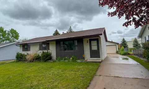 1616 Covington Dr, Oshkosh, WI 54904