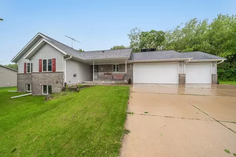 223 Willow Creek Rd, Rosendale, WI 54974