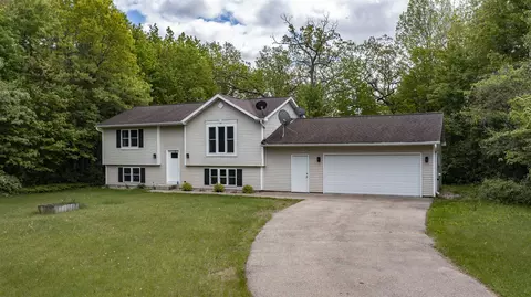 e3485 Crystal Road, Waupaca, WI 54981