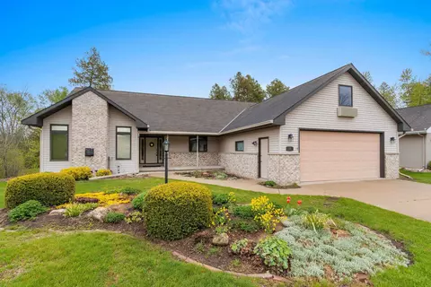 840 S Ridgeway Dr, Sturgeon Bay, WI 54235