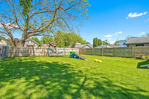 Exterior - 816 W Oklahoma St, Appleton, WI 54914 photo 6 of 7