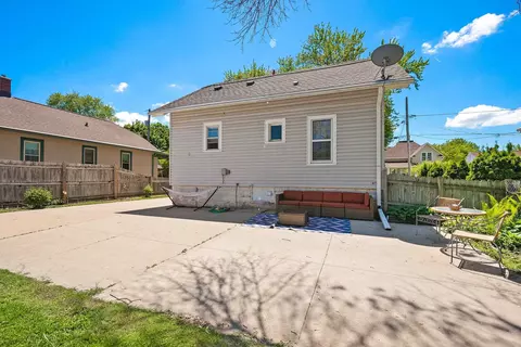 Exterior - 816 W Oklahoma St, Appleton, WI 54914 photo 4 of 7