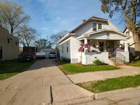 1275 St Clair St, Green Bay, WI 54301