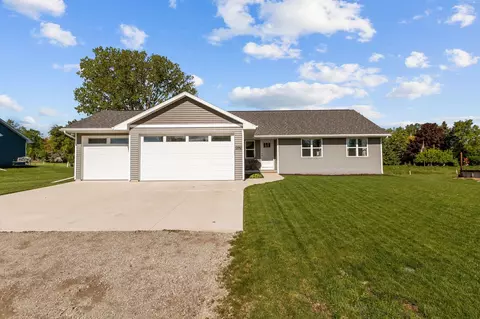 4321 Lakeland Dr, Oshkosh, WI 54904