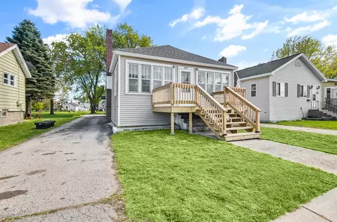 537 6th Ave, Menominee, MI 49858