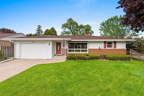 1587 Crooks St, Green Bay, WI 54302