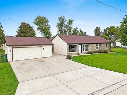 5286 Kunesh Rd, Green Bay, WI 54313