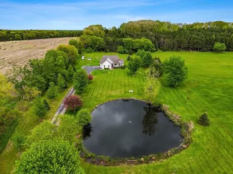 2956 Westline Rd, Green Bay, WI 54313