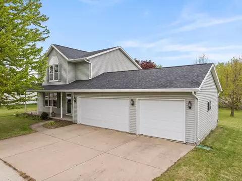 2437 Royal Bay Ridge Rd, New Franken, WI 54229