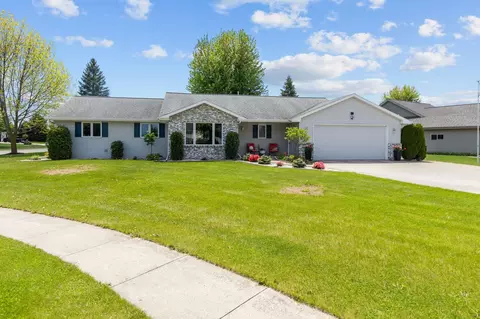 107 Bentwood Dr, Brillion, WI 54110