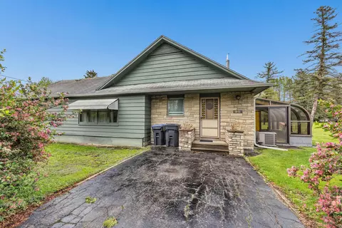 127 N 7th St, Winneconne, WI 54986
