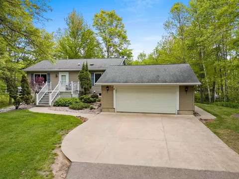 n1552 Brave Island Road, Keshena, WI 54135